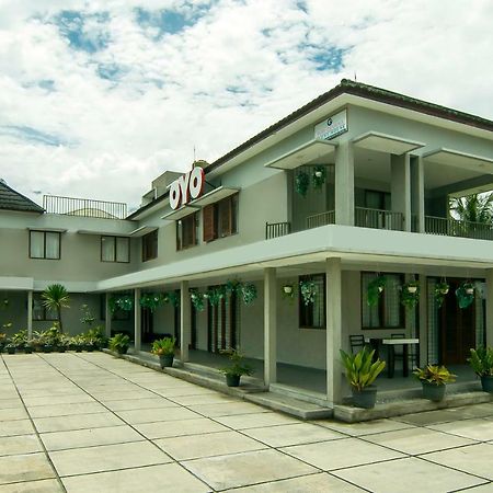 Oyo 882 Puri Gevana Guest House Padang  Exterior photo