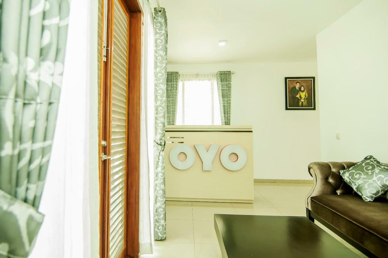 Oyo 882 Puri Gevana Guest House Padang  Exterior photo